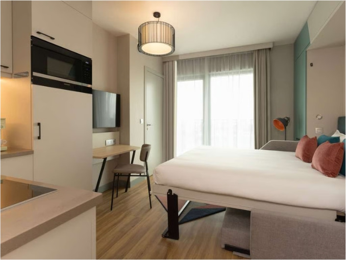 De Studio Double van A-STAY Studios met een dubbel bed